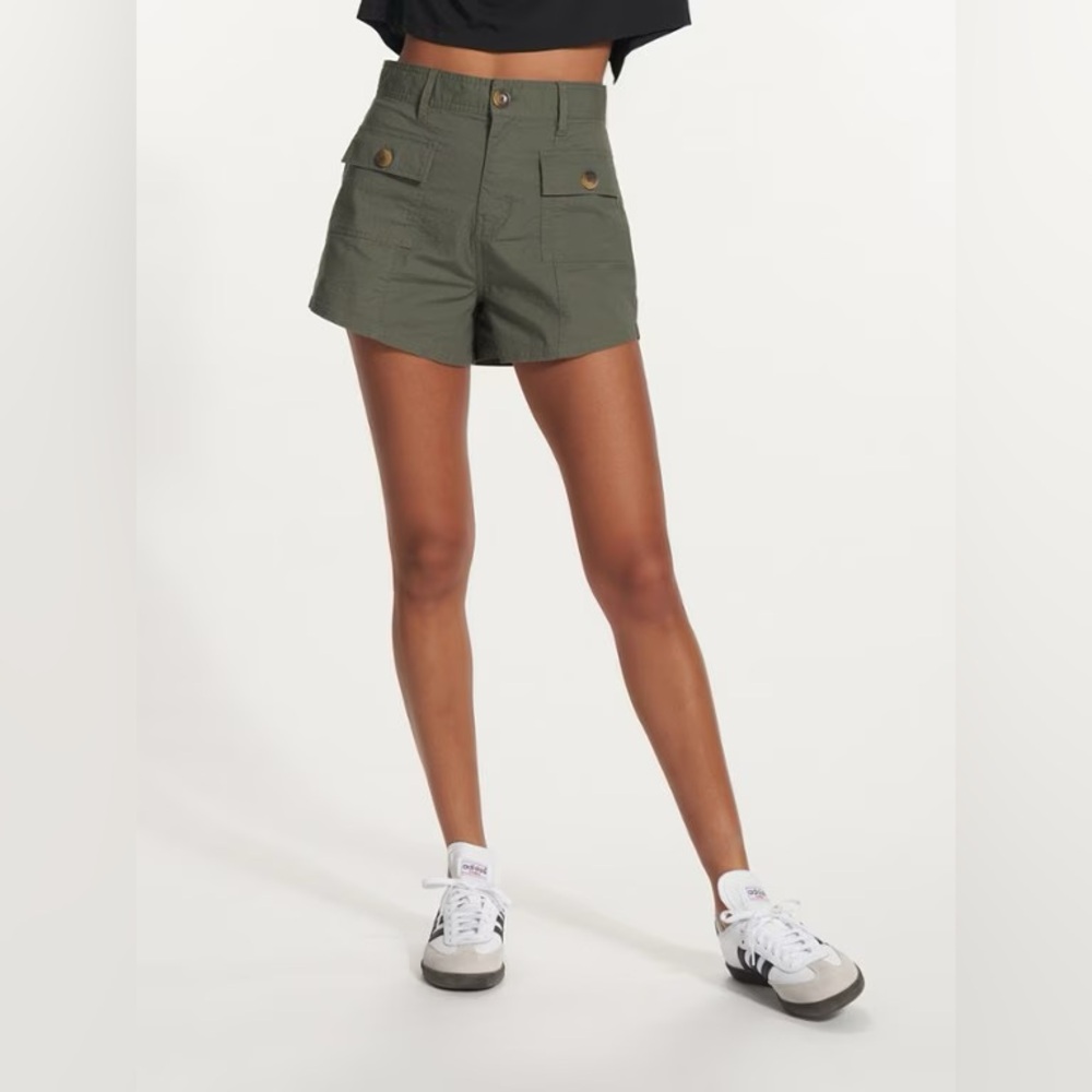 Vuori Olive Women's Cargo Shorts